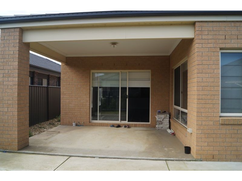 60 Selandra Blvd, Clyde North VIC 3978