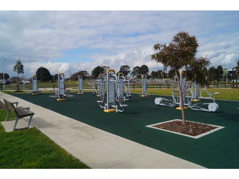 60 Selandra Blvd, Clyde North VIC 3978