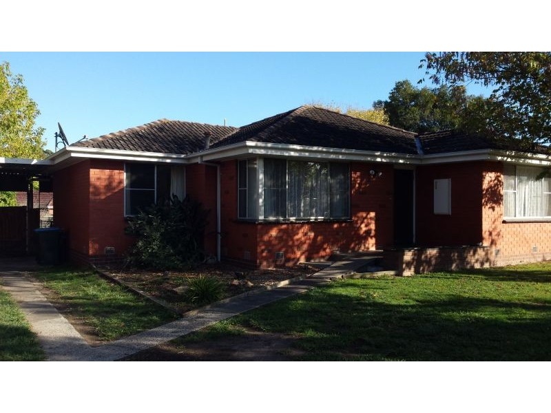 8 Evan Street, Berwick VIC 3806