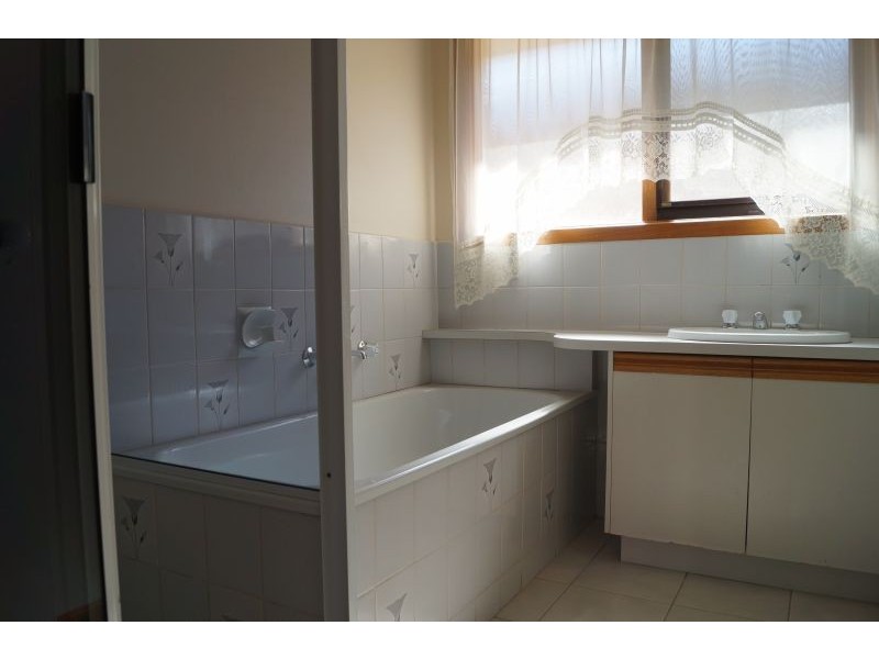 20 Florence Ave, Berwick VIC 3806