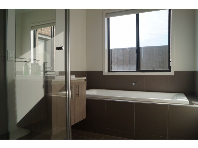 6 Chelan Court, Pakenham VIC 3810