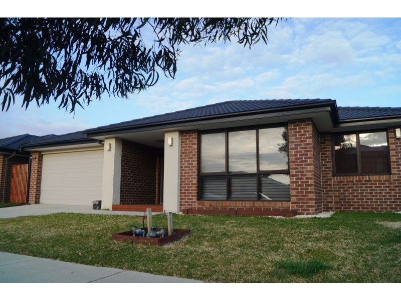5 Pyrenees Road, Clyde VIC 3978