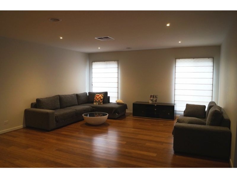 5 Pyrenees Road, Clyde VIC 3978
