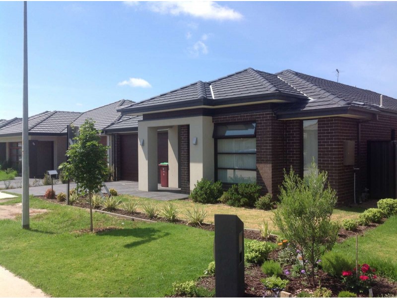 15 Chagall Pde, Clyde North VIC 3978