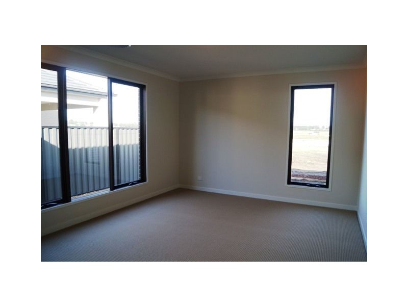 15 Chagall Pde, Clyde North VIC 3978