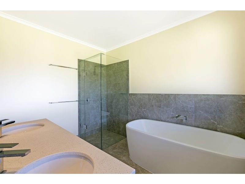 5 Latta Road, Nar Nar Goon VIC 3812