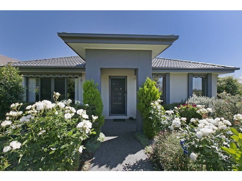 40 Cresthaven Boulevard, Berwick VIC 3806