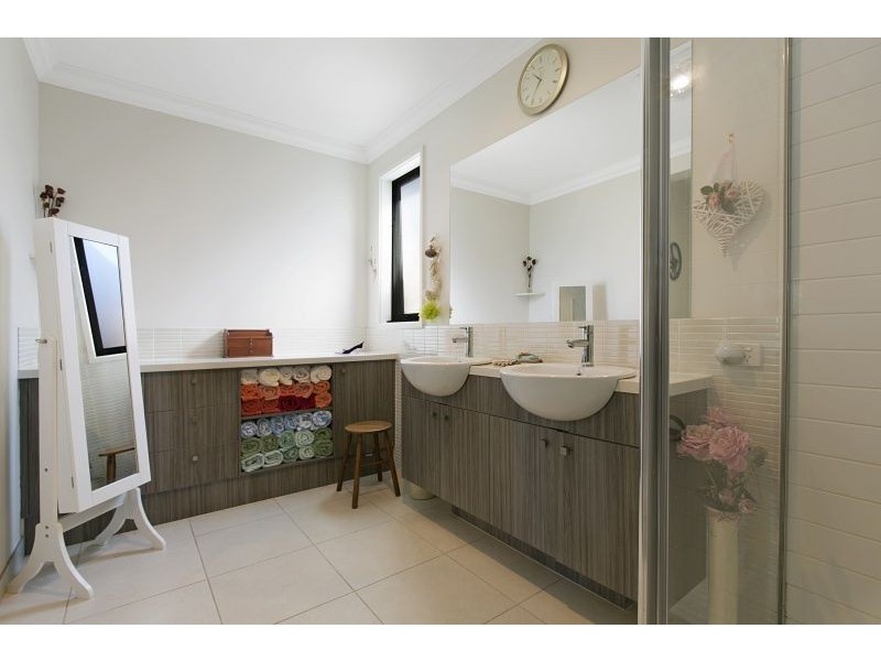 40 Cresthaven Boulevard, Berwick VIC 3806