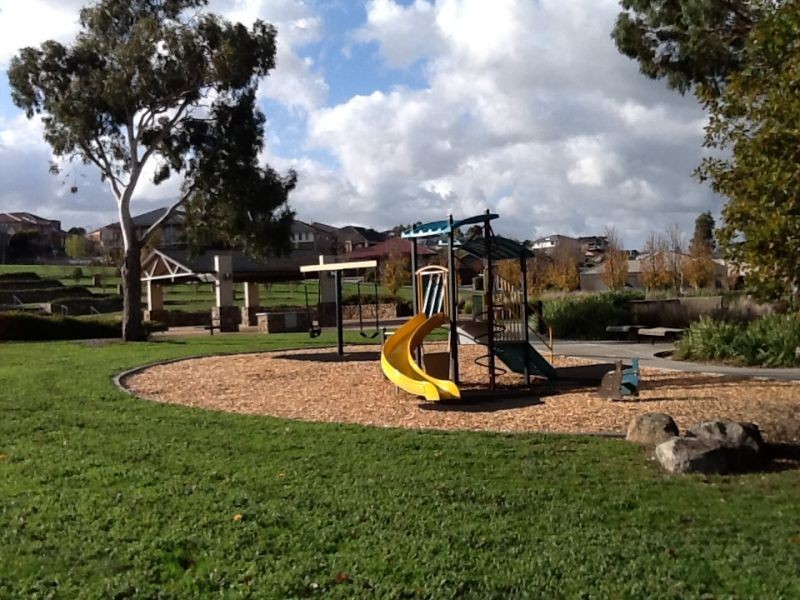 8 Alana Place, Berwick VIC 3806