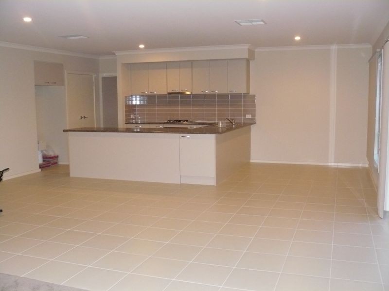 8 Alana Place, Berwick VIC 3806