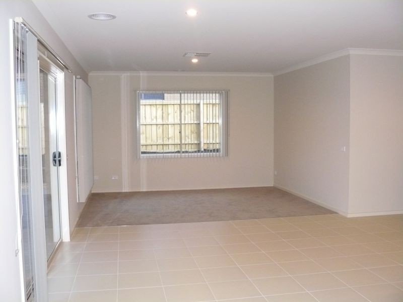 8 Alana Place, Berwick VIC 3806