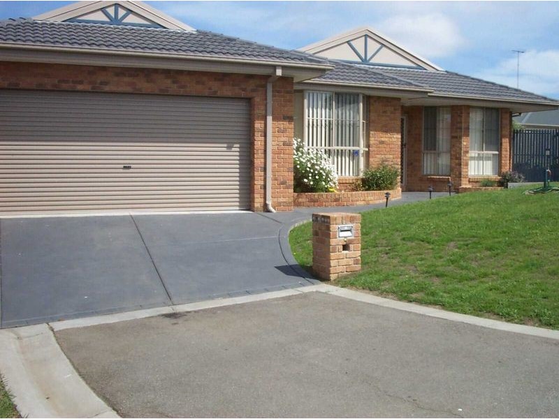 2 Enmore Court, Berwick VIC 3806