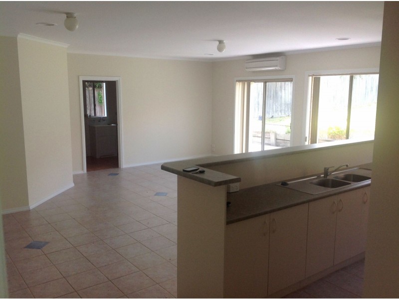 2 Enmore Court, Berwick VIC 3806