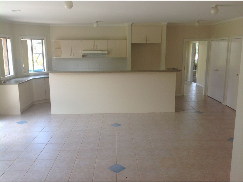 2 Enmore Court, Berwick VIC 3806