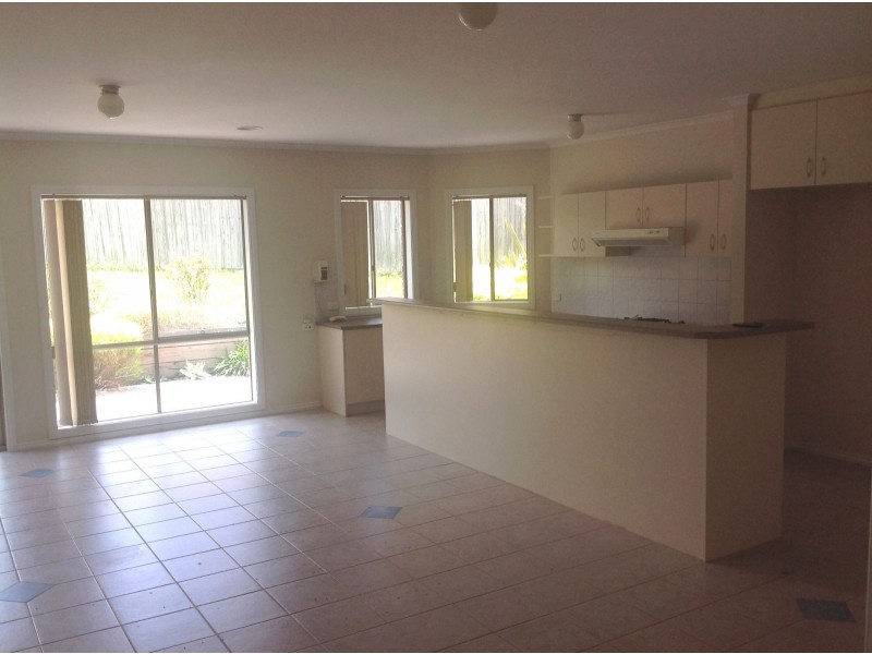 2 Enmore Court, Berwick VIC 3806