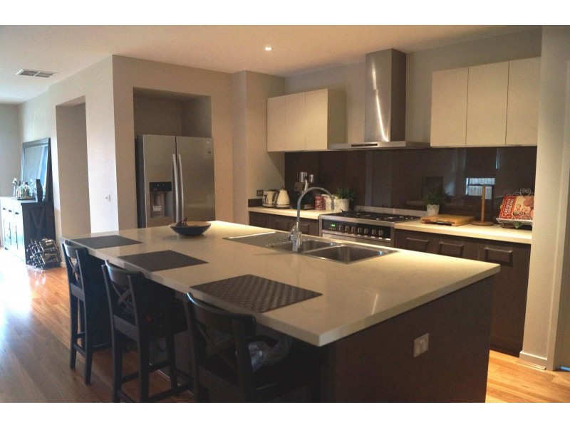 4 Amber Way, Officer VIC 3809