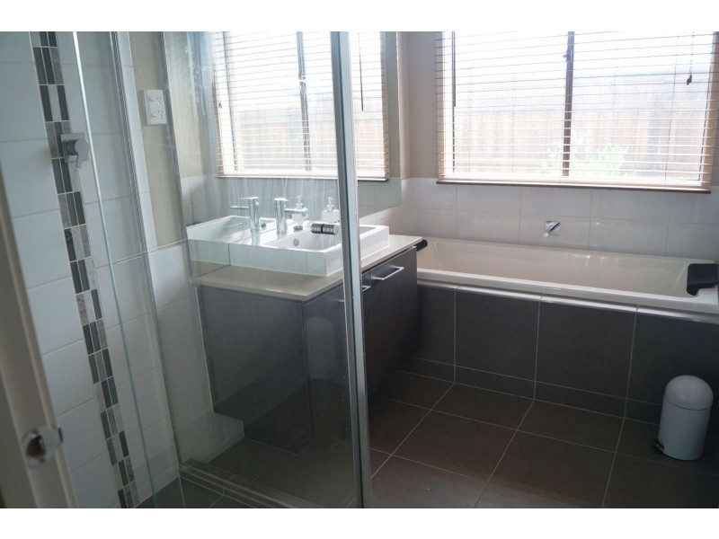 4 Amber Way, Officer VIC 3809