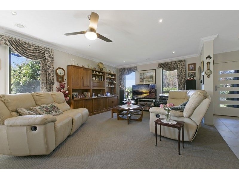 40 Cresthaven Boulevard, Berwick VIC 3806