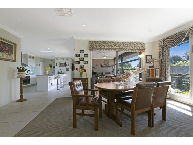 40 Cresthaven Boulevard, Berwick VIC 3806