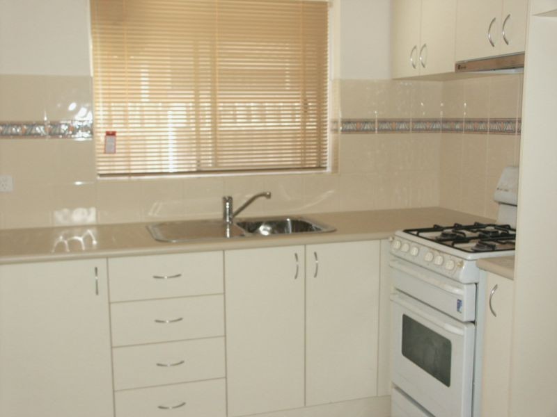 2/16 Westbury Grove, St Kilda East VIC 3183