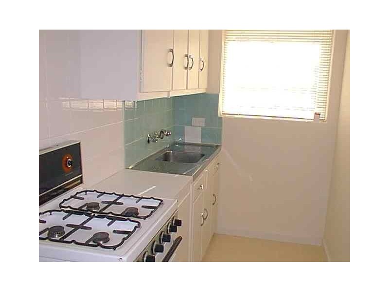 8/4 Fiona Court, St Kilda VIC 3182