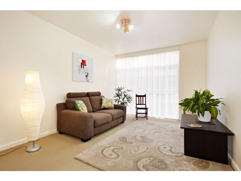 2/82 Pakington Street, St Kilda East VIC 3183