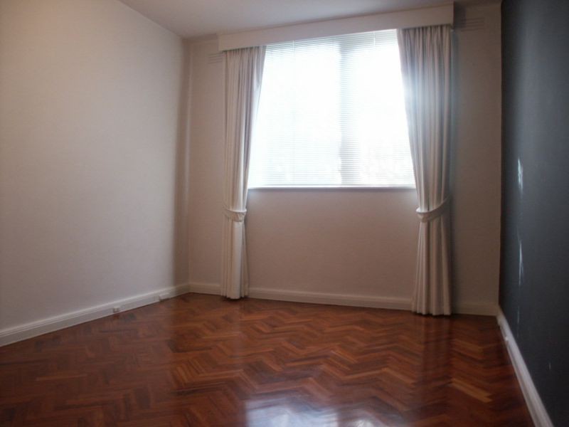 2/4 John Street, Elwood VIC 3184