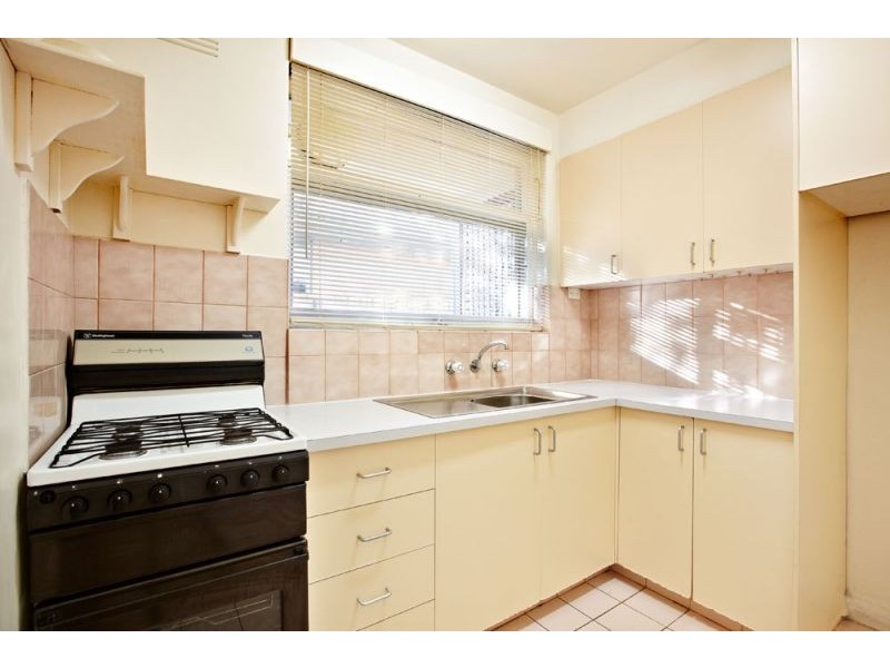 2/82 Pakington Street, St Kilda East VIC 3183