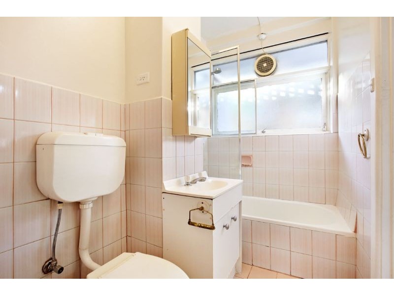 2/82 Pakington Street, St Kilda East VIC 3183