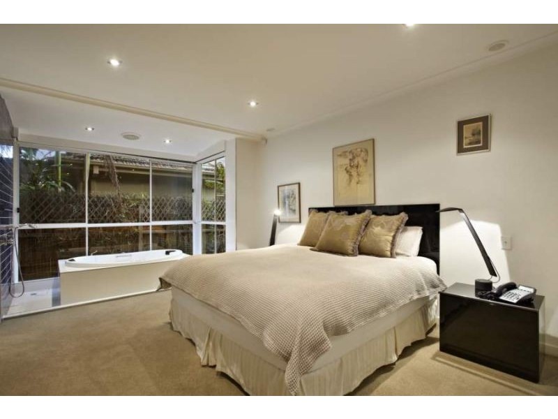 4 Muntz Street, Caulfield North VIC 3161