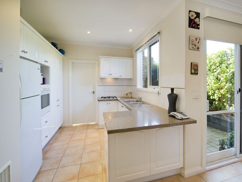 4/26 Edwards Street, Burwood VIC 3125