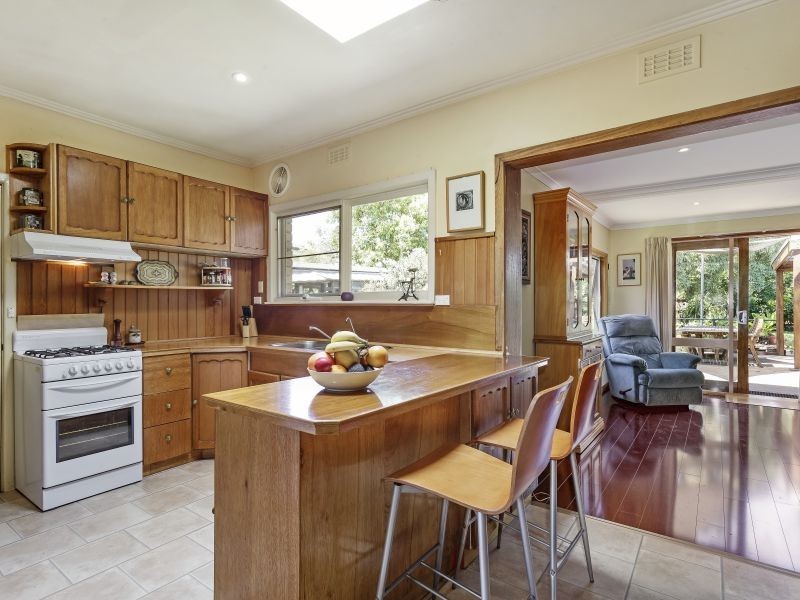 10 Edinburgh Road, Blackburn South VIC 3130