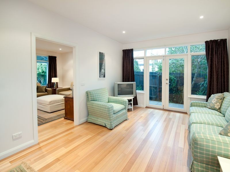 1/266 Elgar Road rear townhouse, Box Hill South VIC 3128