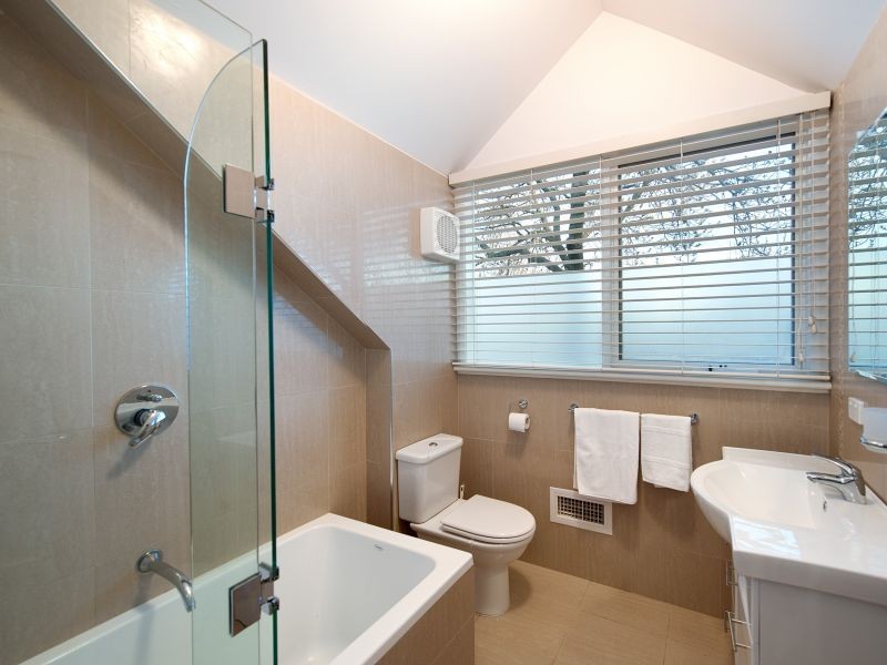 1/266 Elgar Road rear townhouse, Box Hill South VIC 3128