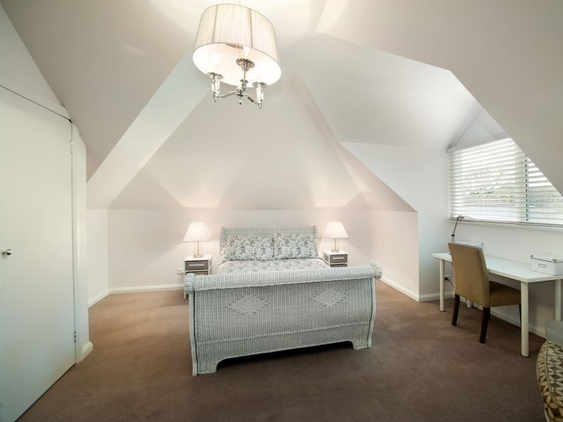 1/266 Elgar Road rear townhouse, Box Hill South VIC 3128