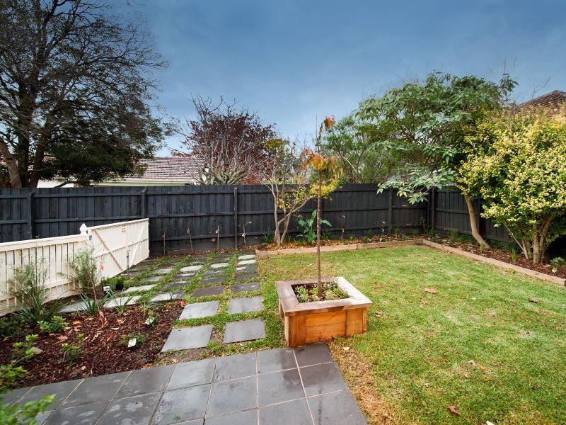 1/266 Elgar Road rear townhouse, Box Hill South VIC 3128