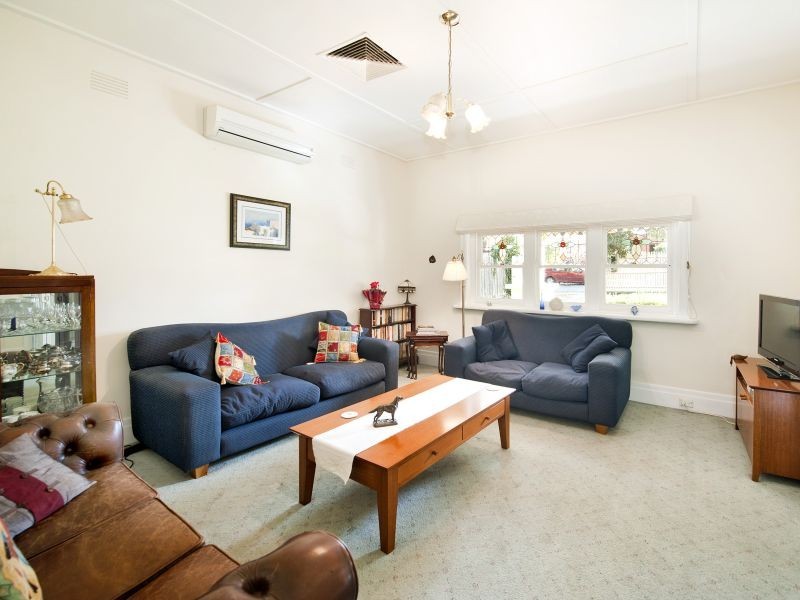 30 Roslyn Street, Burwood VIC 3125