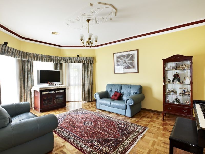 49 Murray Drive, Burwood VIC 3125