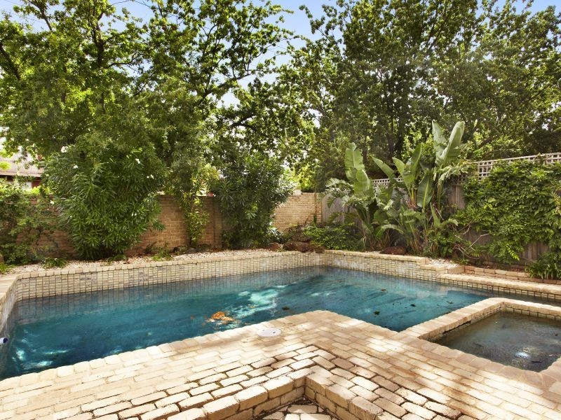 18 Pine Avenue, Camberwell VIC 3124