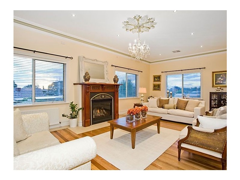 17 Viewbank Road, Mount Waverley VIC 3149