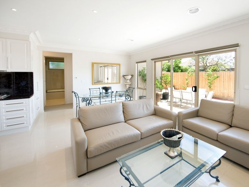 2/21 Haig Street, Burwood VIC 3125