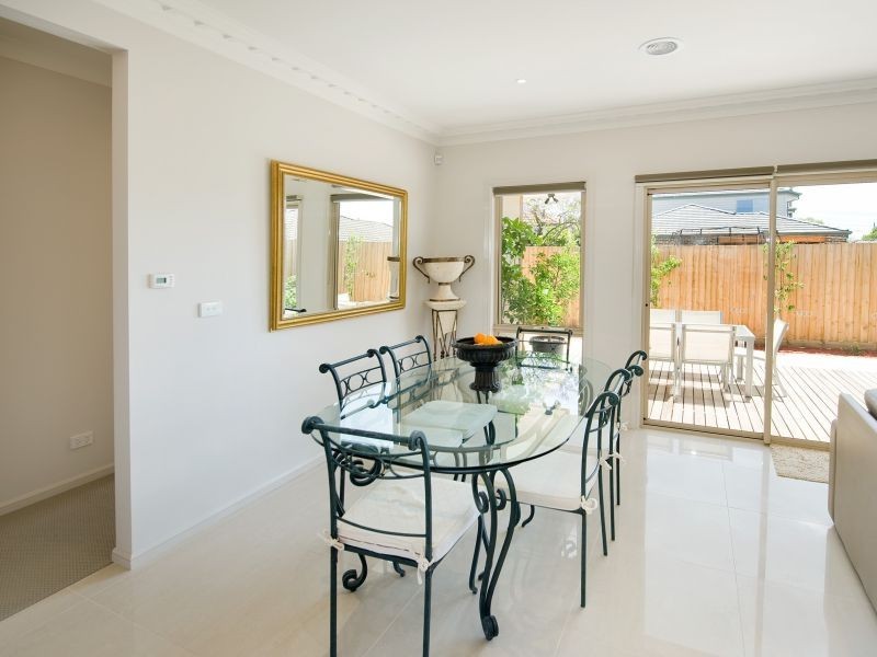 2/21 Haig Street, Burwood VIC 3125