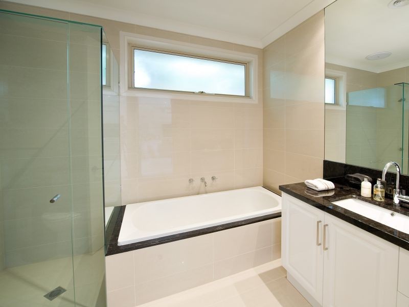 2/21 Haig Street, Burwood VIC 3125