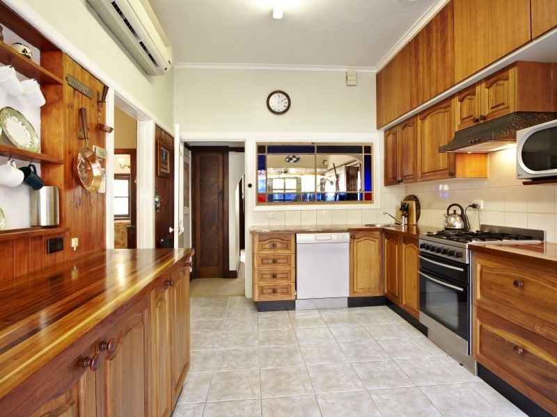 18 Braeside Avenue, Camberwell VIC 3124