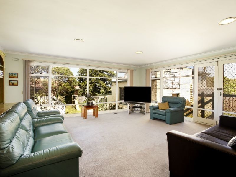 16 Aylwin Avenue, Burwood VIC 3125