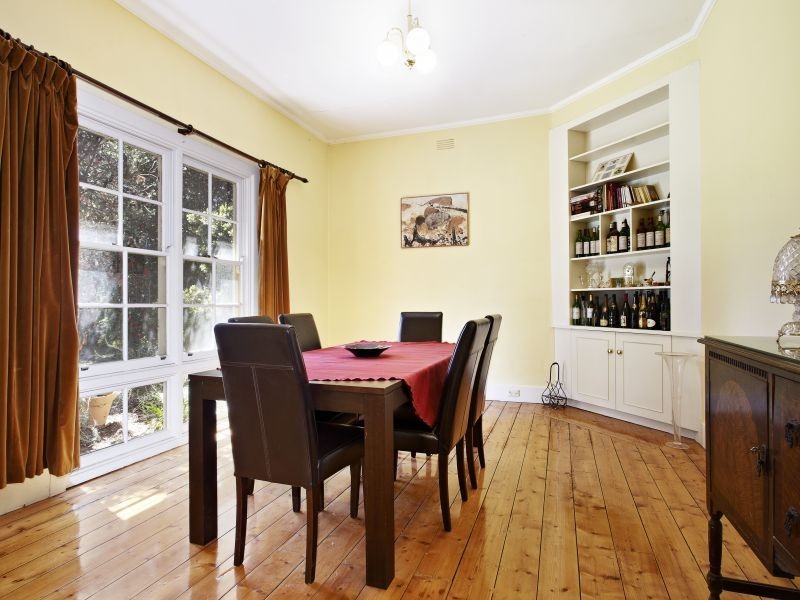 16 Aylwin Avenue, Burwood VIC 3125