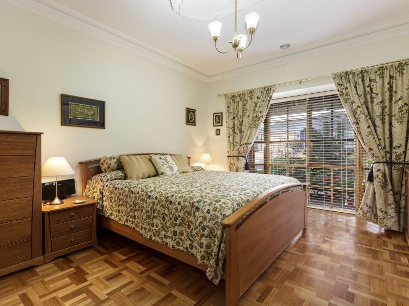 49 Murray Drive, Burwood VIC 3125