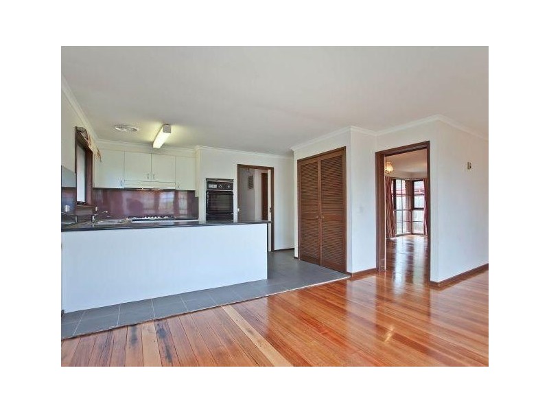 8 Lincoln Street, Burwood East VIC 3151