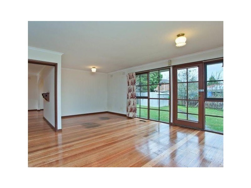 8 Lincoln Street, Burwood East VIC 3151