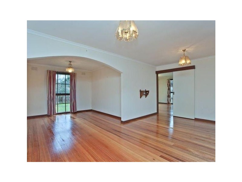 8 Lincoln Street, Burwood East VIC 3151